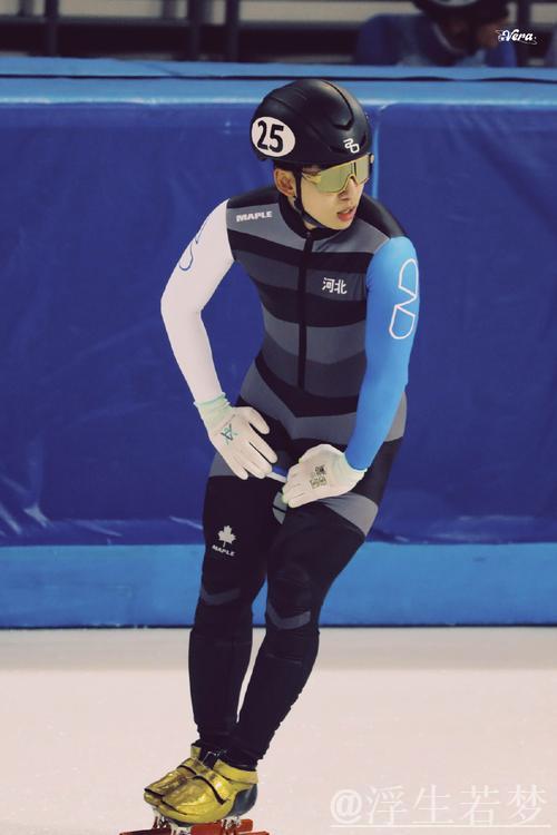 雨中鏖战：格罗夫斯孤身冲线夺冠